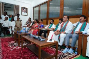 మేడారం గడ్డపై ‘క్యాబినెట్’ కవాతు..                                          చరిత్ర సృష్టించిన రేవంత్ సర్కార్!